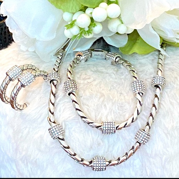 Bookmark my Closet “LIKE”♥️Get notified of sales♥️ - Picture 13 of 16